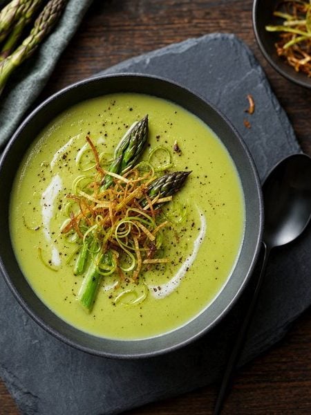 Cream of Asparagus Soup with Frizzled Leeks - professional food photography | BMWO